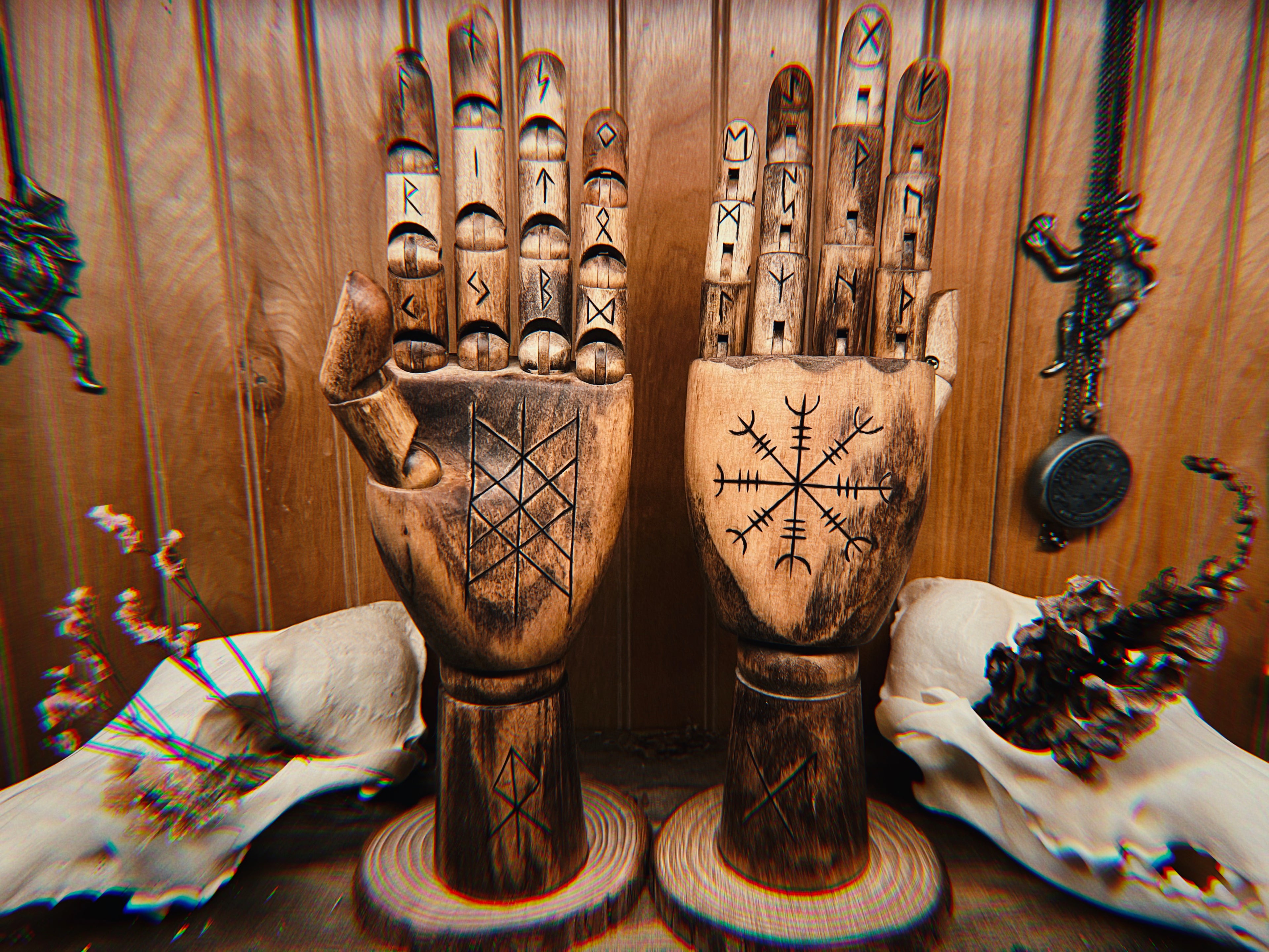 RUNE HANDS