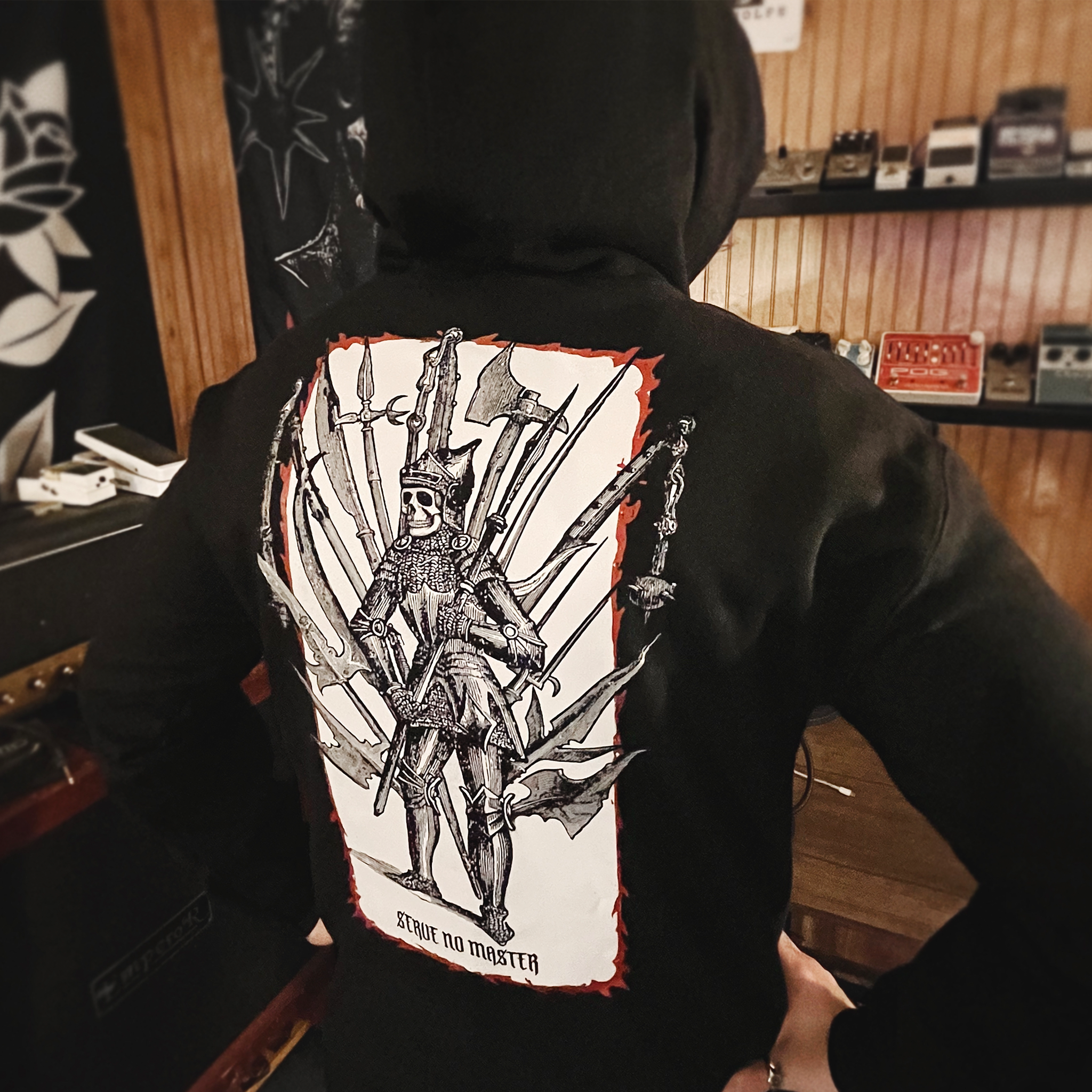 SERVE NO MASTER hooded sweatshirt